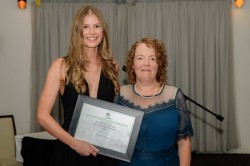 Heidi Bevan presented with 2022 Phillip Bookallil prize for Rural General Practice by Dr Vicki Howell in 2023